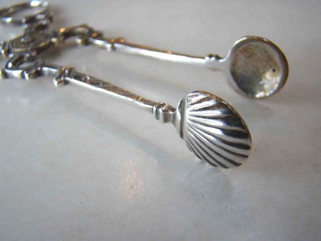 A RARE 18th century IRISH sterling silver sugar nips — image 2